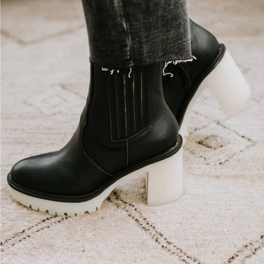Chelsea Lug Sole Heeled boot
